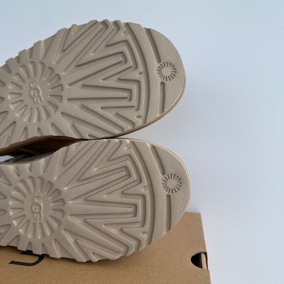 NIB • UGG Women's Classic Ultra Mini Size: 8 - Picture 7 of 9